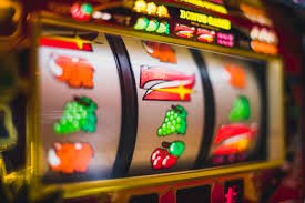 v999 VIP Sports Betting Cashback Bonus Myanmar ကစားသမားများ ဆုများ ရယူနေသောပုံ